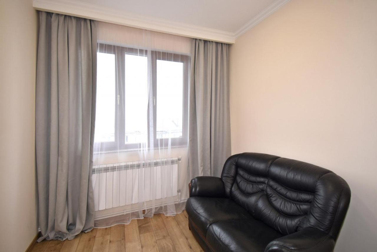 2 Bedroom Apartment, Quiet And Spacious Jerevan Exteriér fotografie