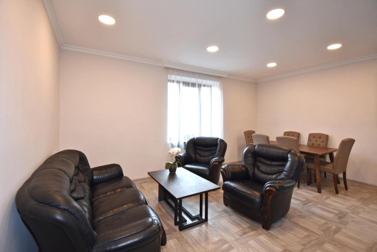 2 Bedroom Apartment, Quiet And Spacious Jerevan Exteriér fotografie