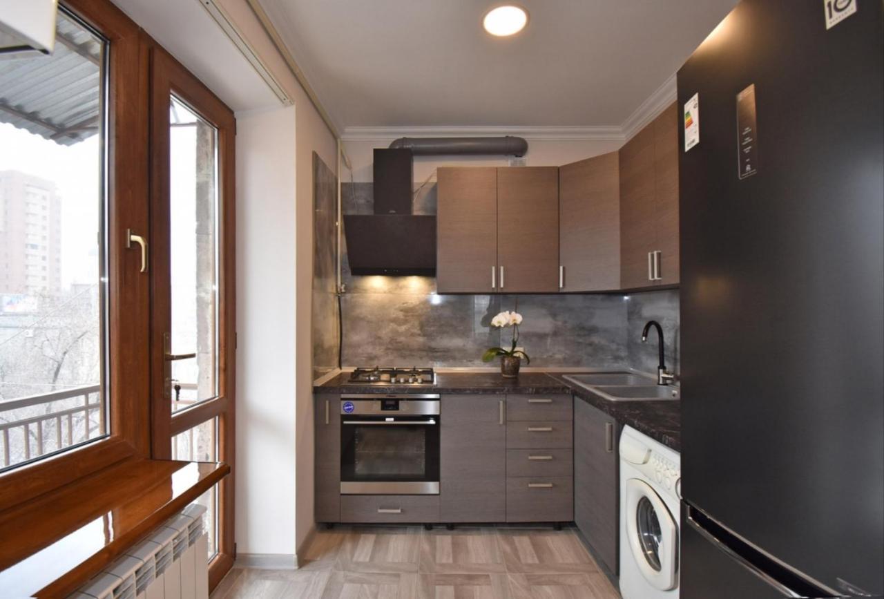2 Bedroom Apartment, Quiet And Spacious Jerevan Exteriér fotografie